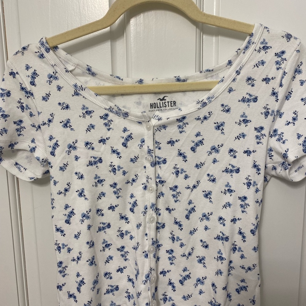 Hollister Must Have Baby Tee